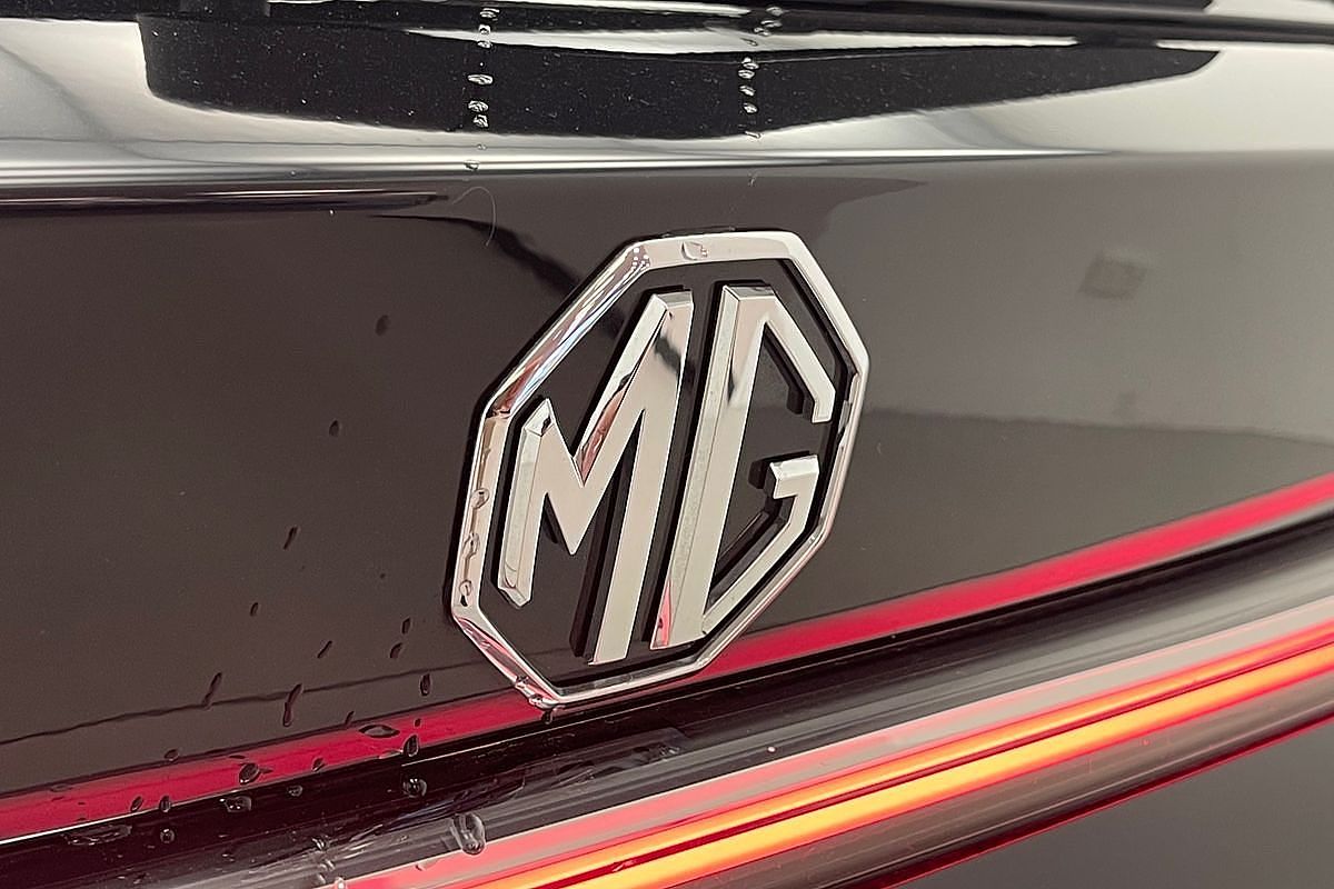 2024 MG HS Excite AS33