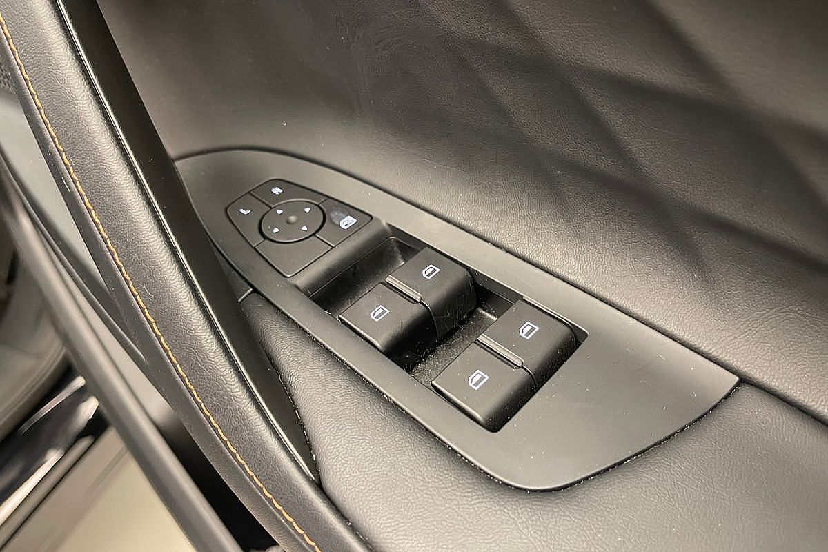 2024 MG HS Excite AS33