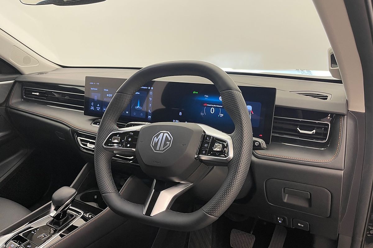 2024 MG HS Excite AS33