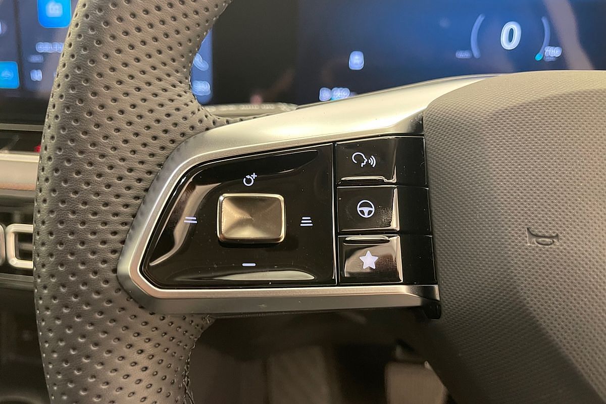 2024 MG HS Excite AS33