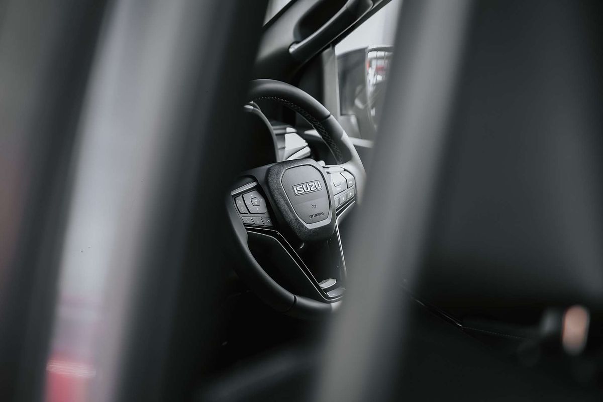 2025 Isuzu MU-X LS-T