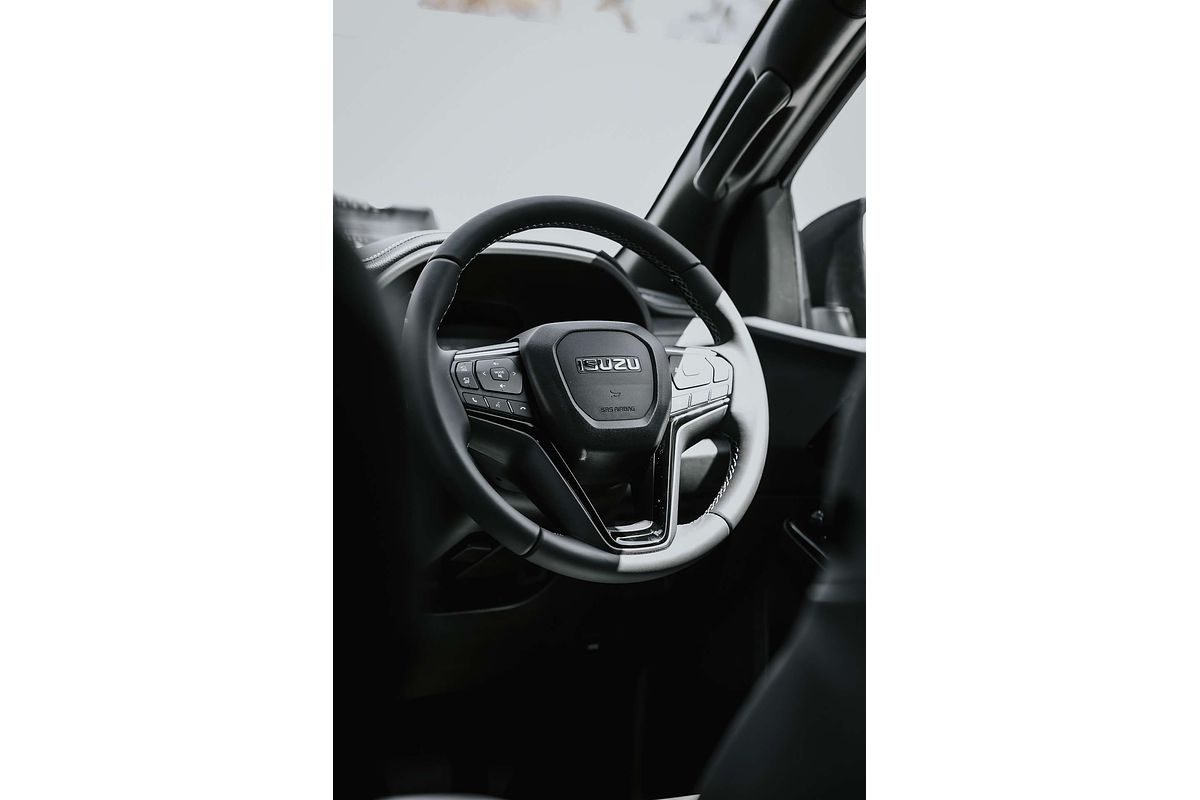 2025 Isuzu MU-X LS-T