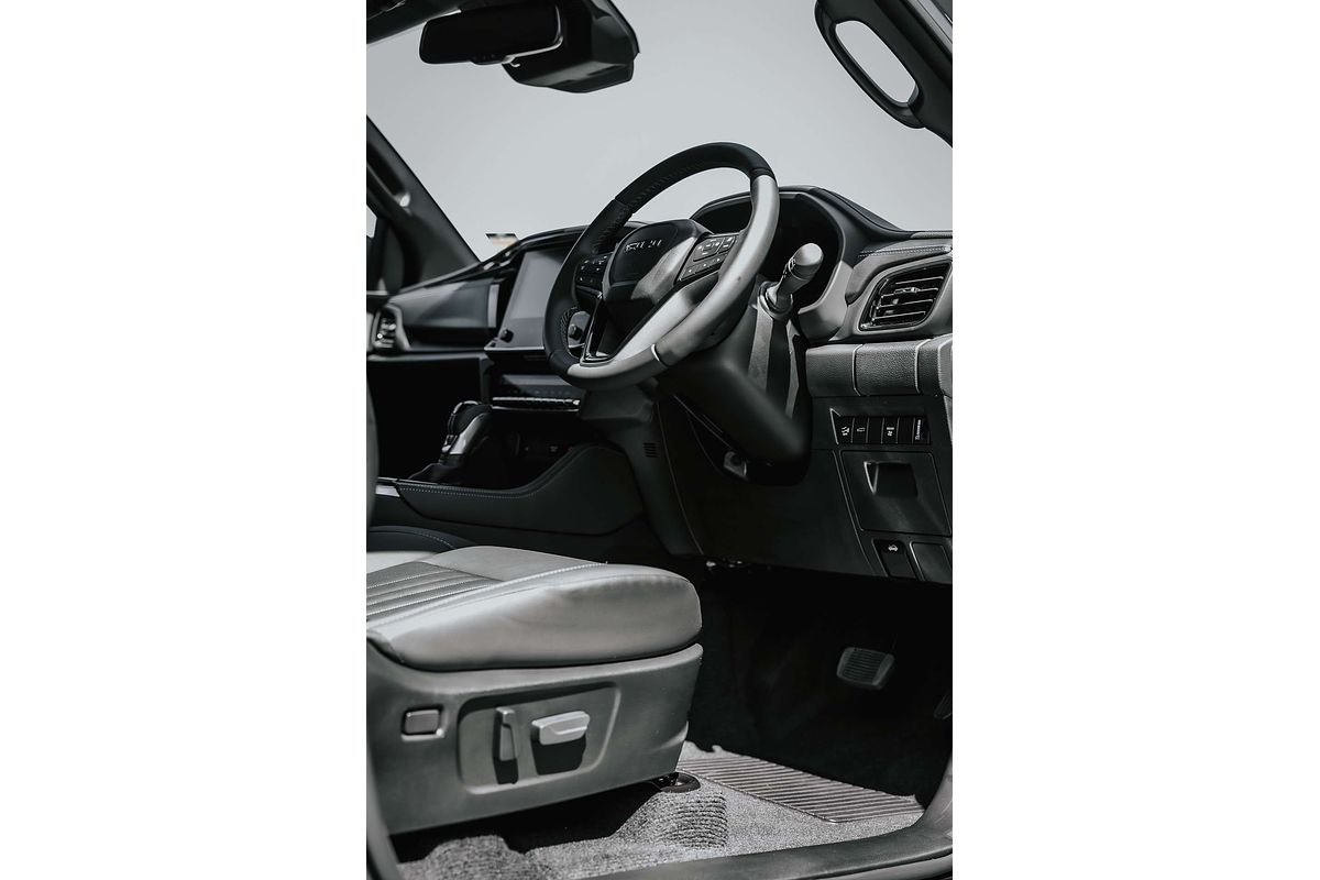 2025 Isuzu MU-X LS-T