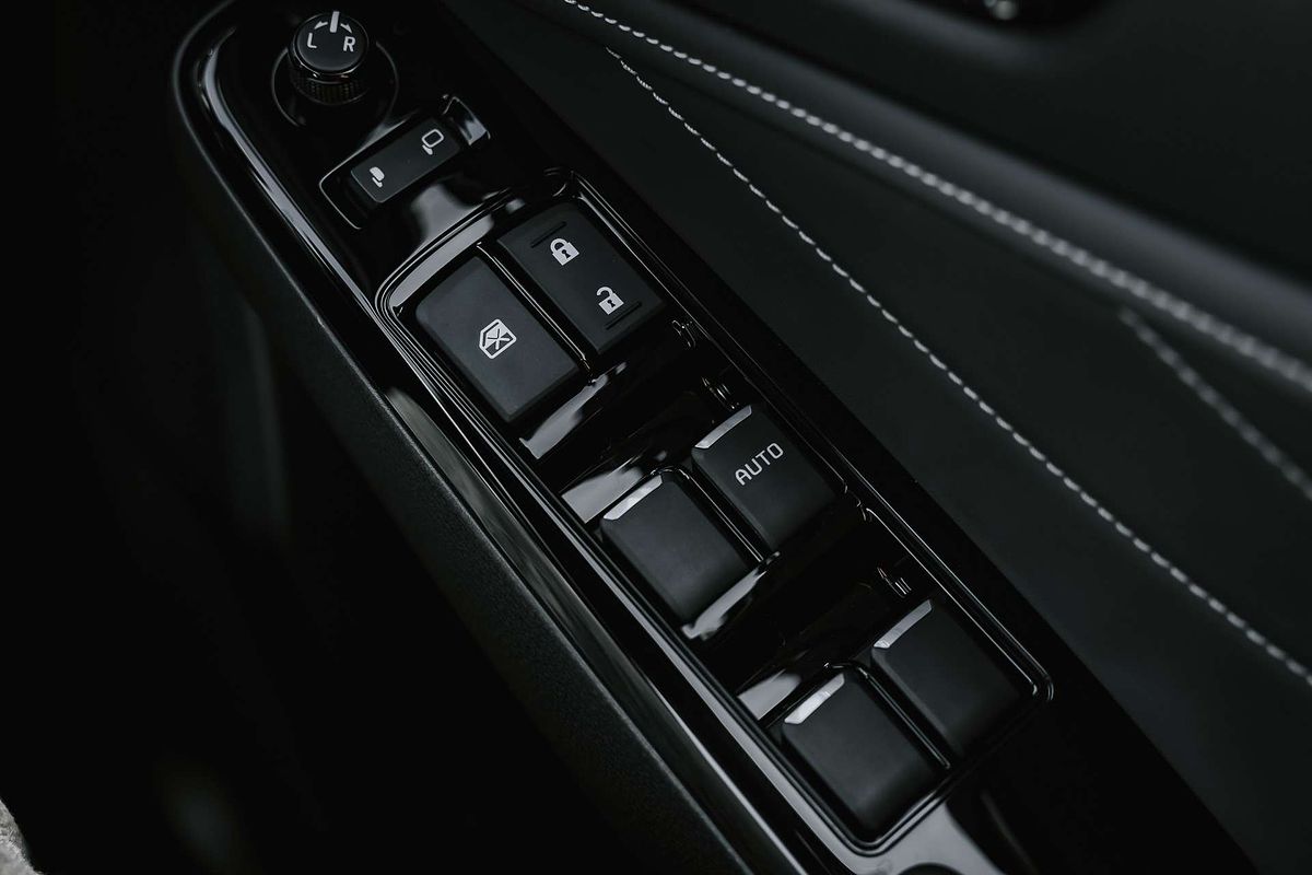 2025 Isuzu MU-X LS-T