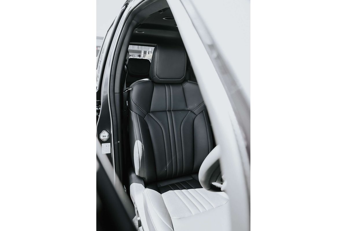 2025 Isuzu MU-X LS-T