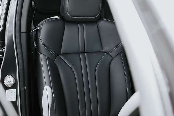 2025 Isuzu MU-X LS-T