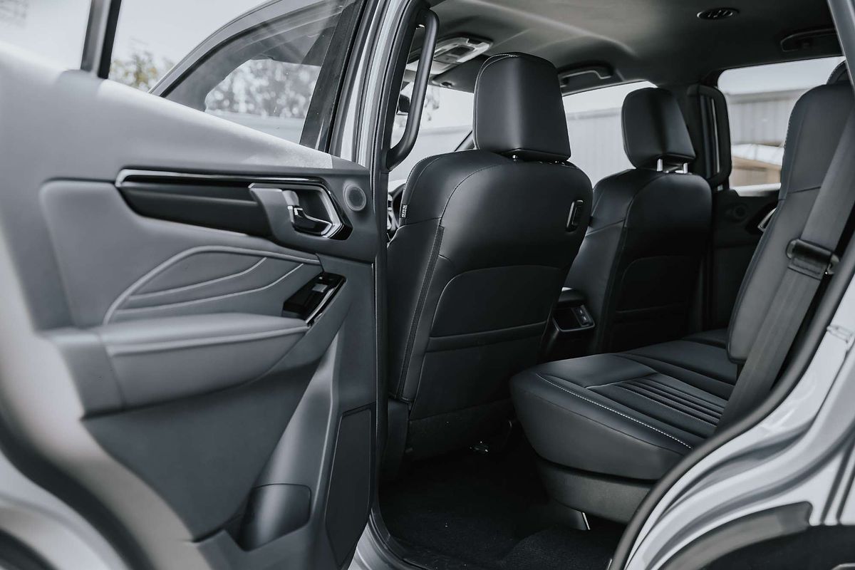 2025 Isuzu MU-X LS-T