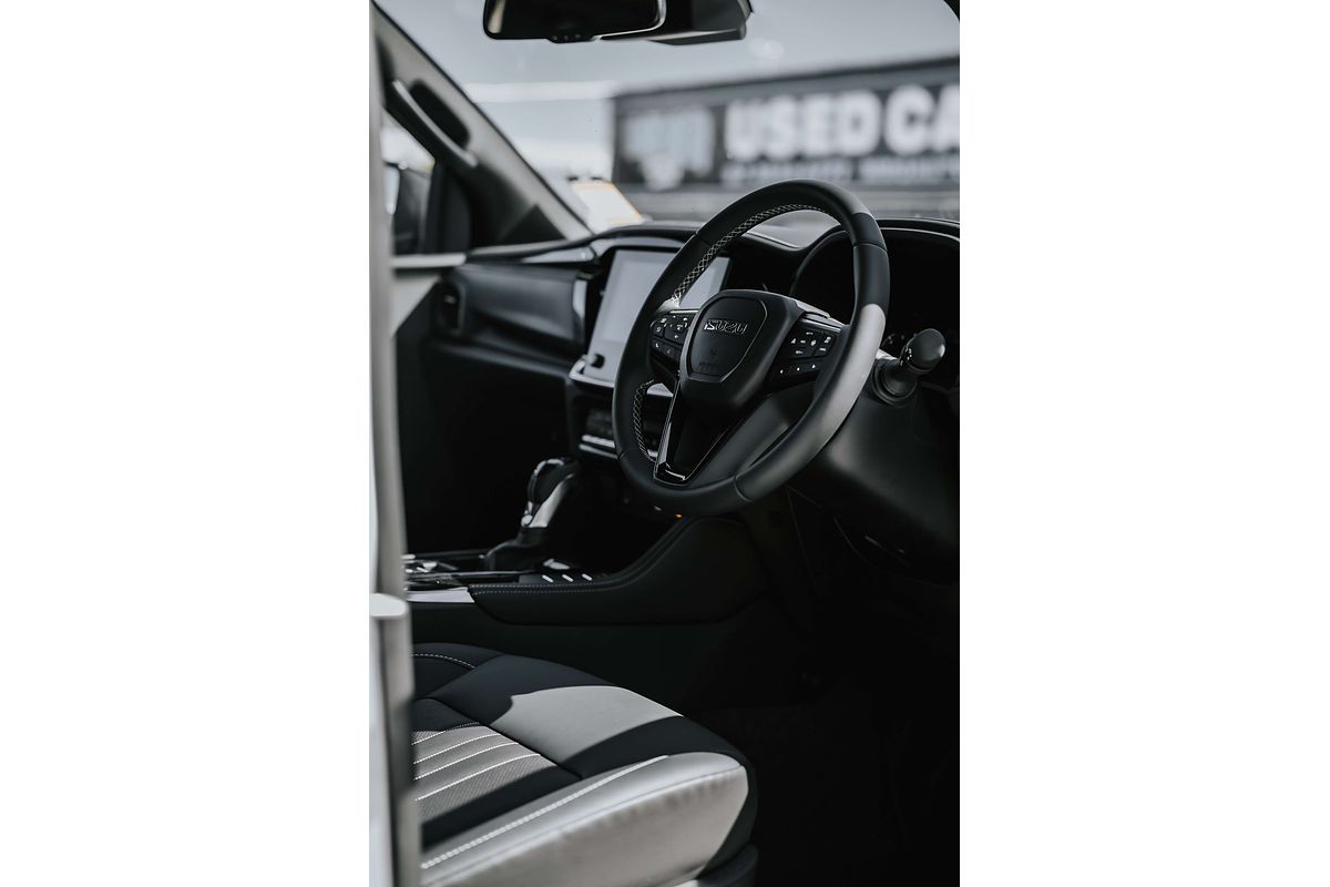 2025 Isuzu MU-X LS-T