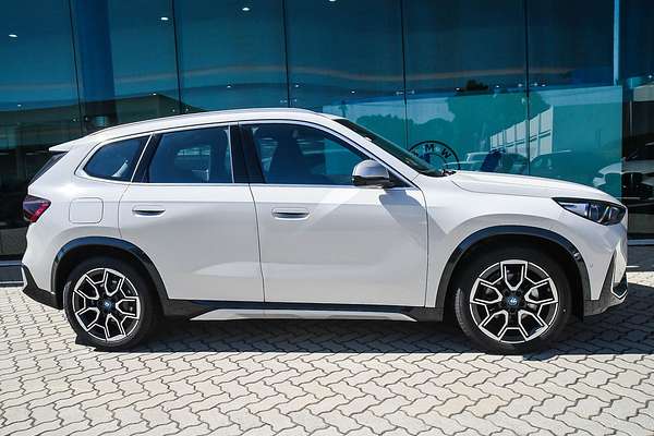 2024 BMW iX1 eDrive20 xLine U11