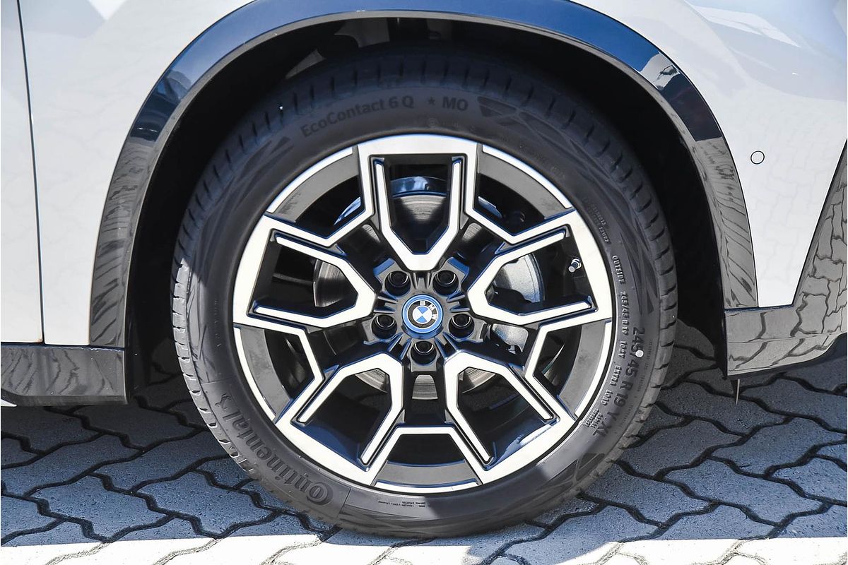 2024 BMW iX1 eDrive20 xLine U11