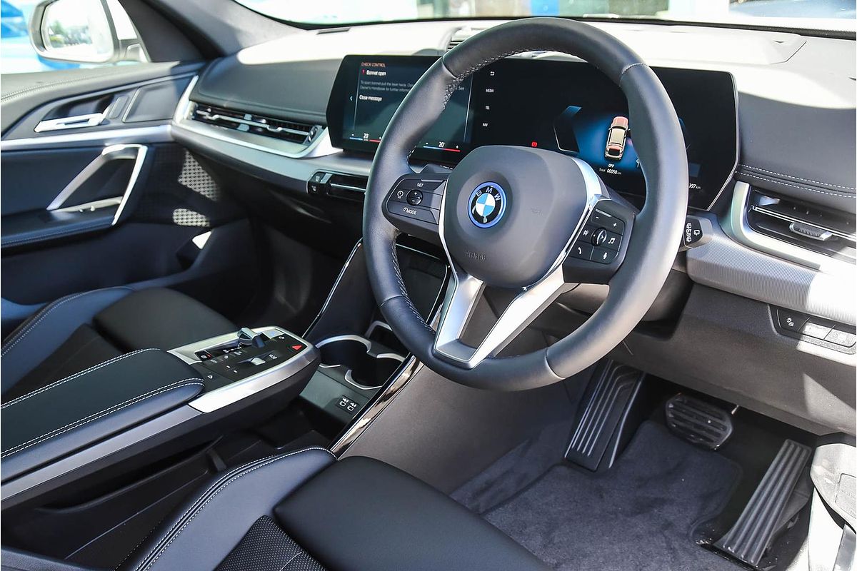 2024 BMW iX1 eDrive20 xLine U11