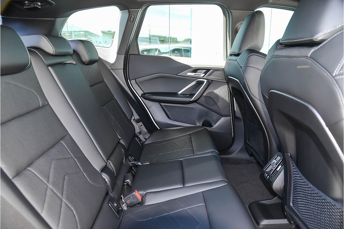 2024 BMW iX1 eDrive20 xLine U11