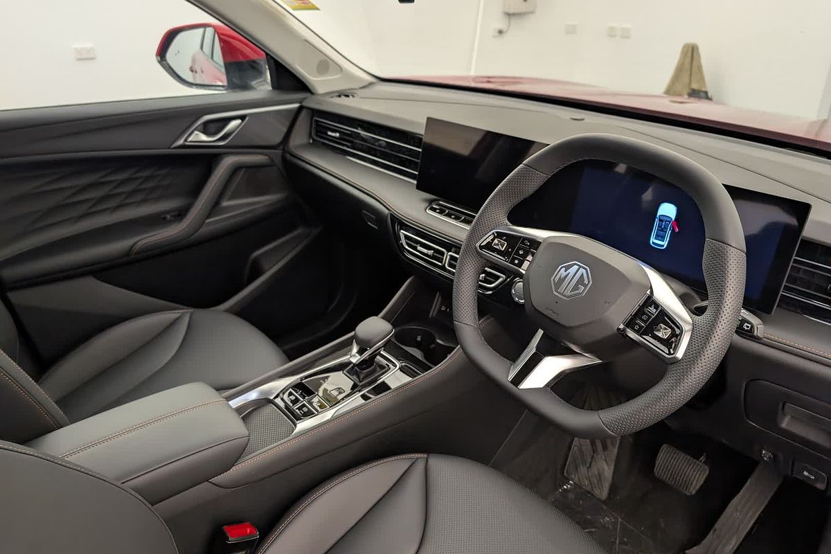 2025 MG HS Excite AS33