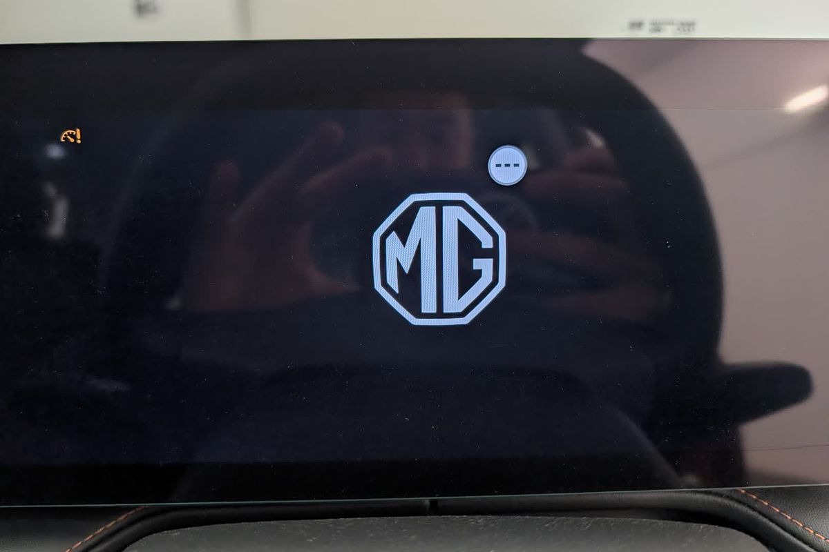 2025 MG HS Excite AS33