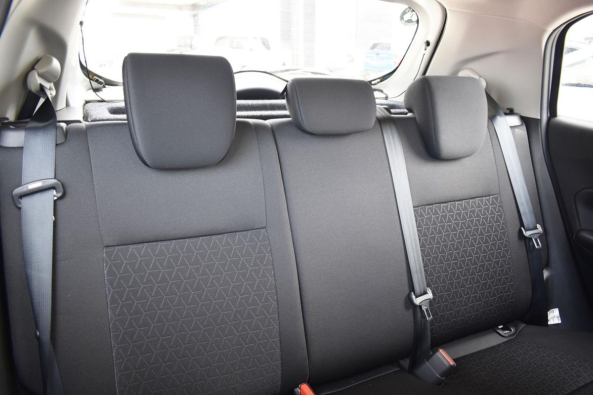 2024 Suzuki Swift Hybrid UZ