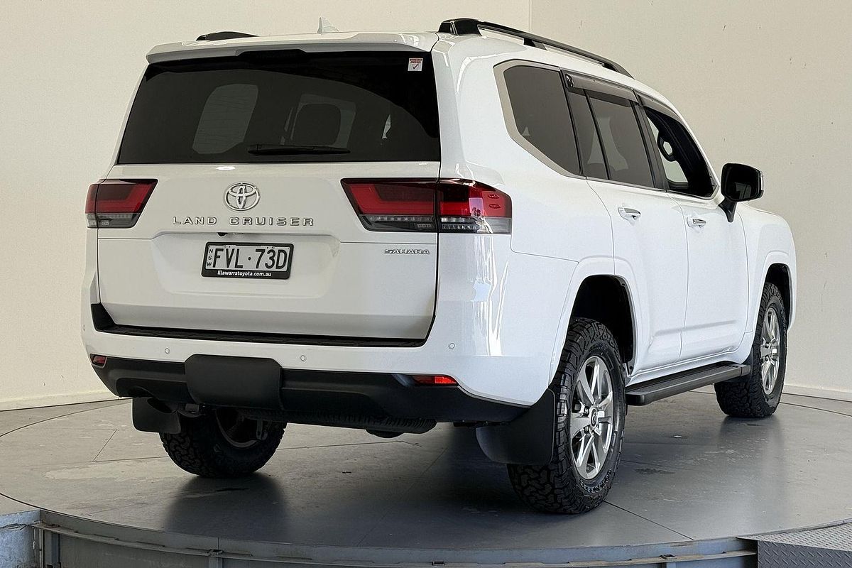 2022 Toyota Landcruiser Sahara FJA300R