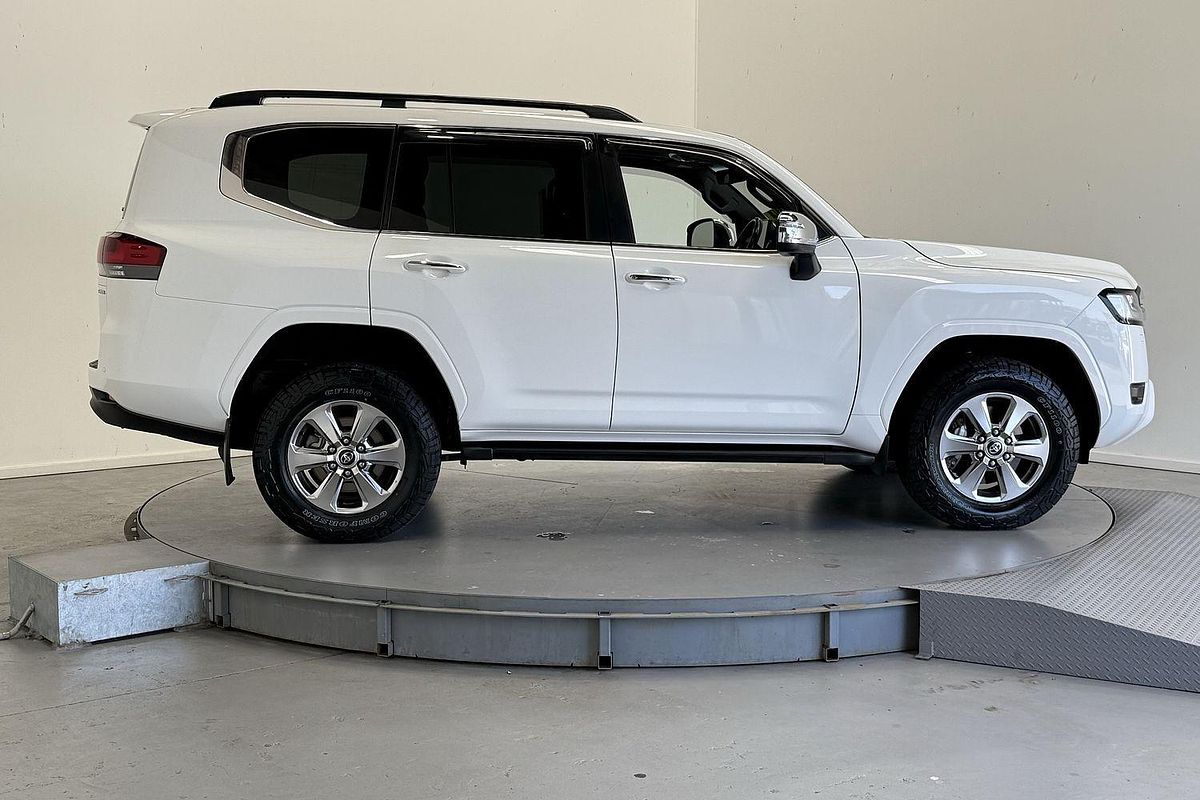 2022 Toyota Landcruiser Sahara FJA300R