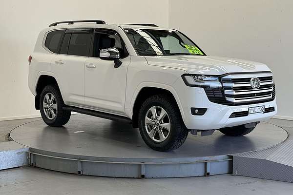 2022 Toyota Landcruiser Sahara FJA300R