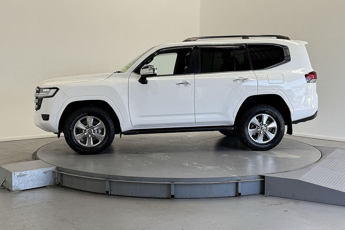 2022 Toyota Landcruiser Sahara FJA300R