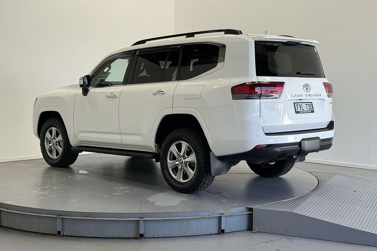 2022 Toyota Landcruiser Sahara FJA300R