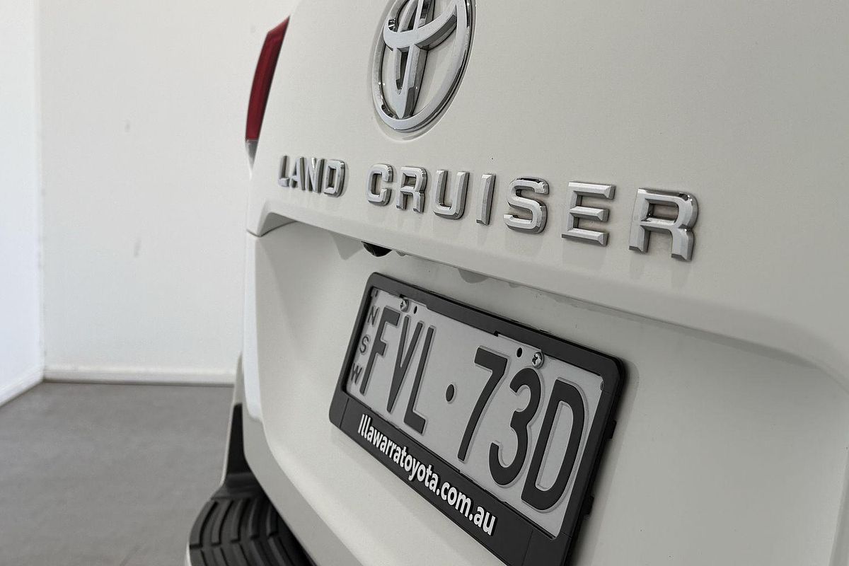 2022 Toyota Landcruiser Sahara FJA300R