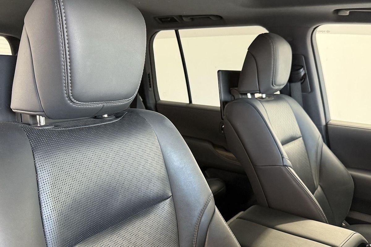 2022 Toyota Landcruiser Sahara FJA300R