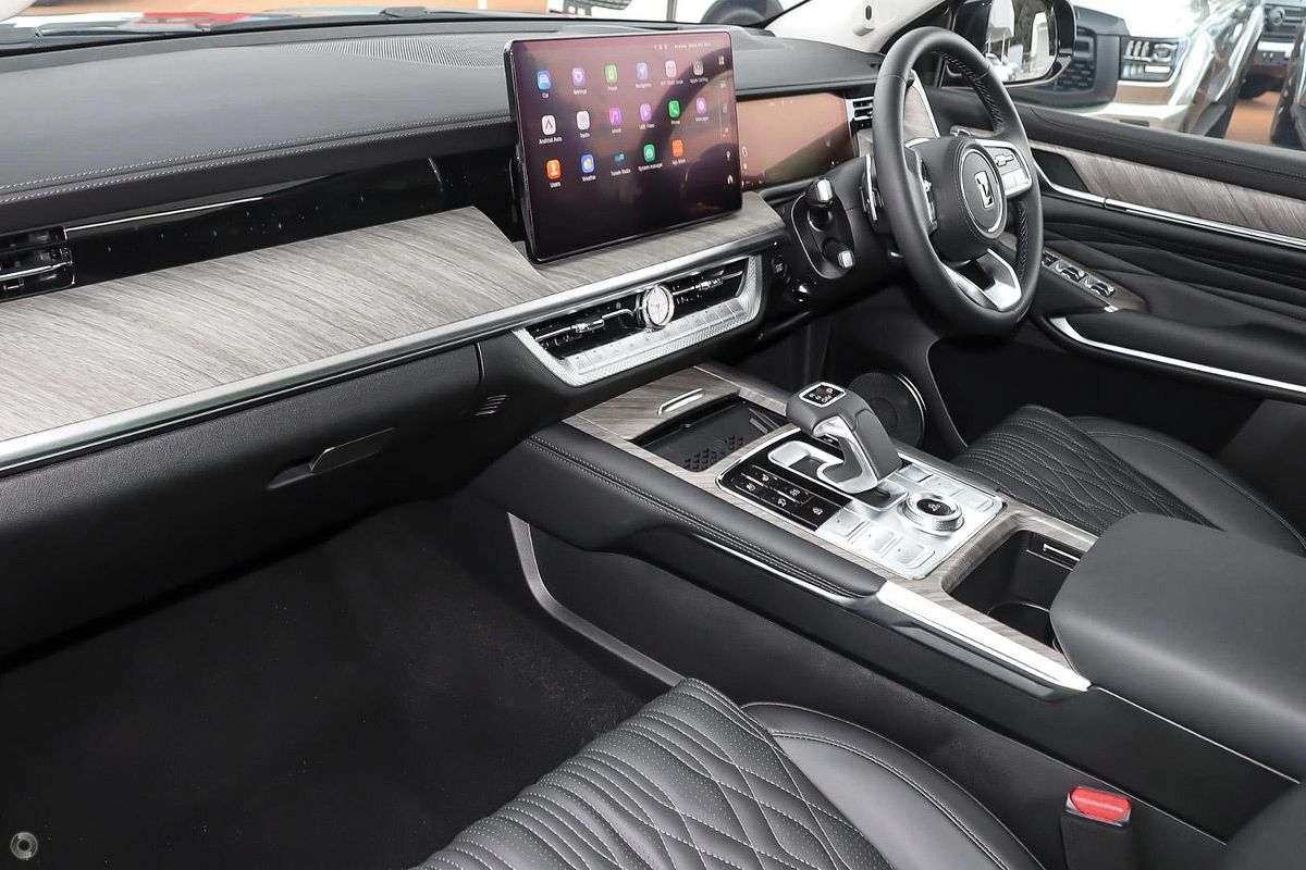 2025 GWM Tank 500 Ultra Hi4-T PHEV P03