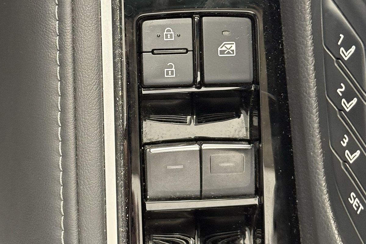 2022 Toyota Landcruiser Sahara FJA300R