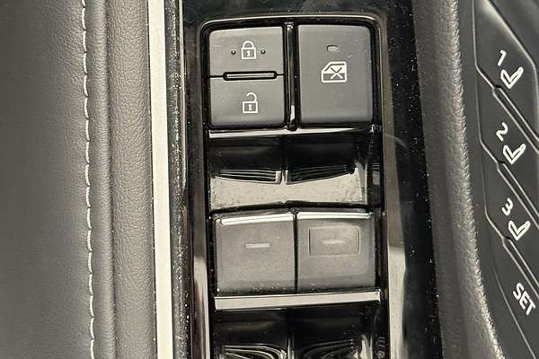 2022 Toyota Landcruiser Sahara FJA300R