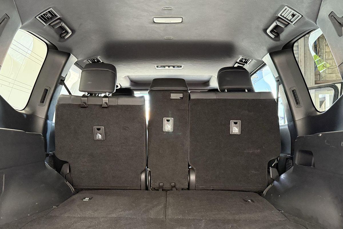 2022 Toyota Landcruiser Sahara FJA300R