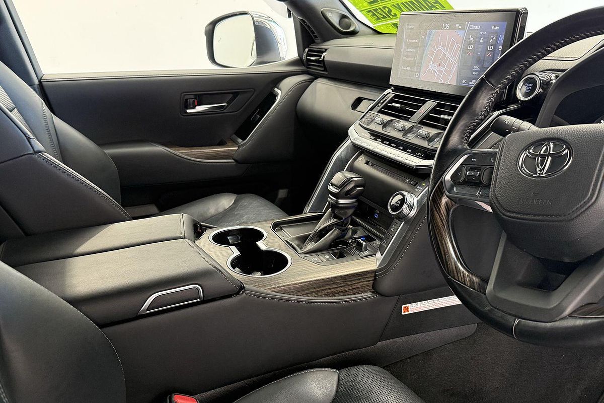 2022 Toyota Landcruiser Sahara FJA300R