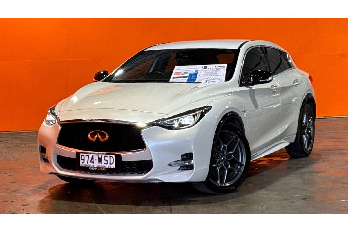 2016 INFINITI Q30 Sport H15