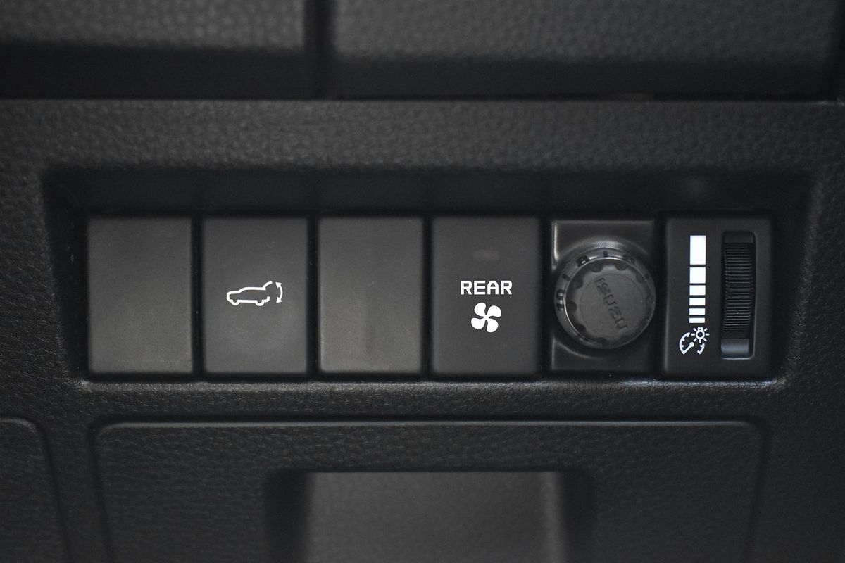 2021 Isuzu MU-X LS-T