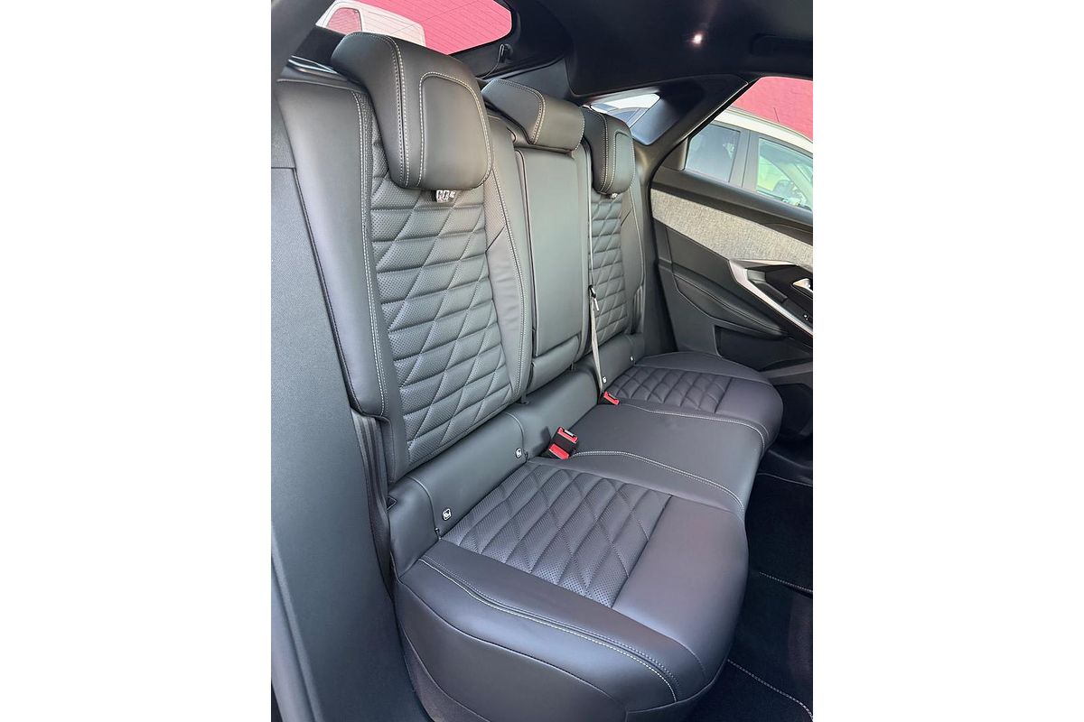 2025 Peugeot 3008 GT Premium Hybrid P64