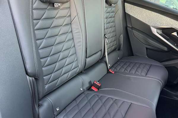 2025 Peugeot 3008 GT Premium Hybrid P64