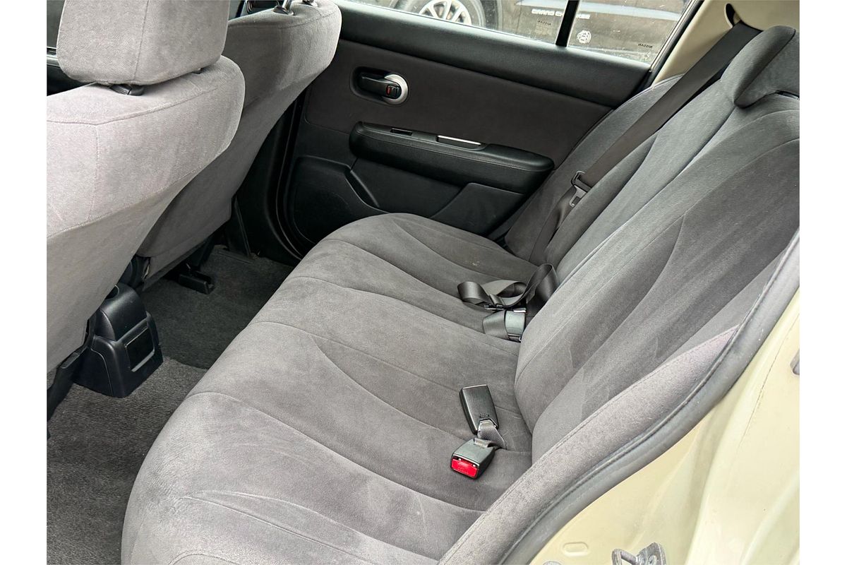 2010 Nissan Tiida ST C11