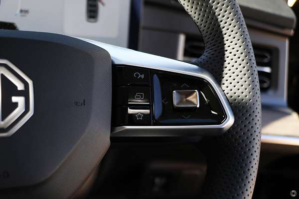 2025 MG QS Essence IS31