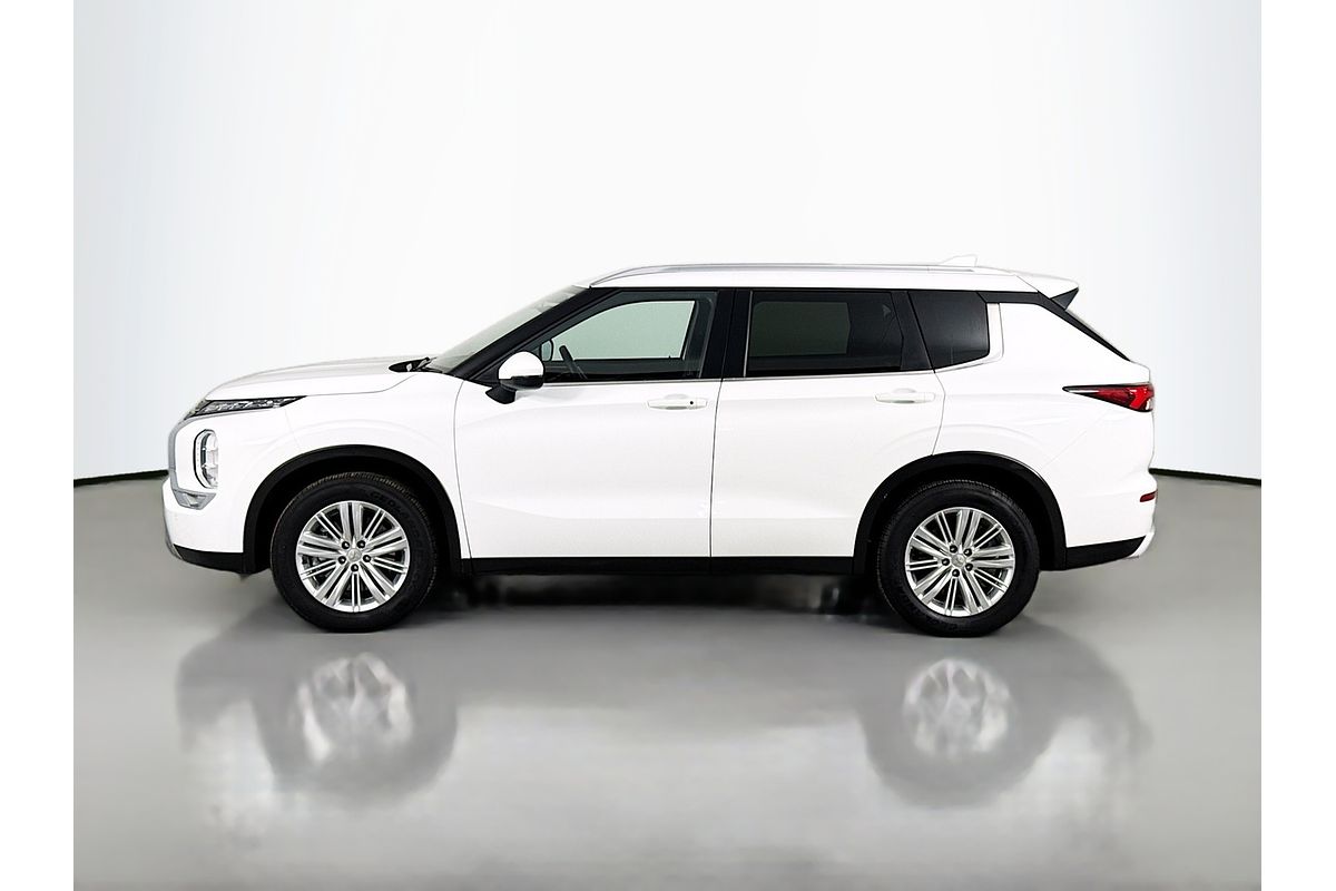 2024 Mitsubishi Outlander LS ZM