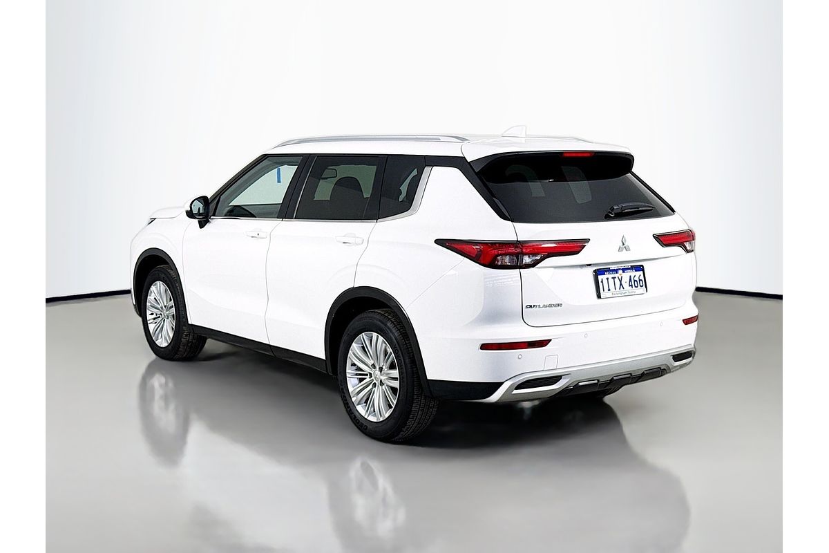 2024 Mitsubishi Outlander LS ZM