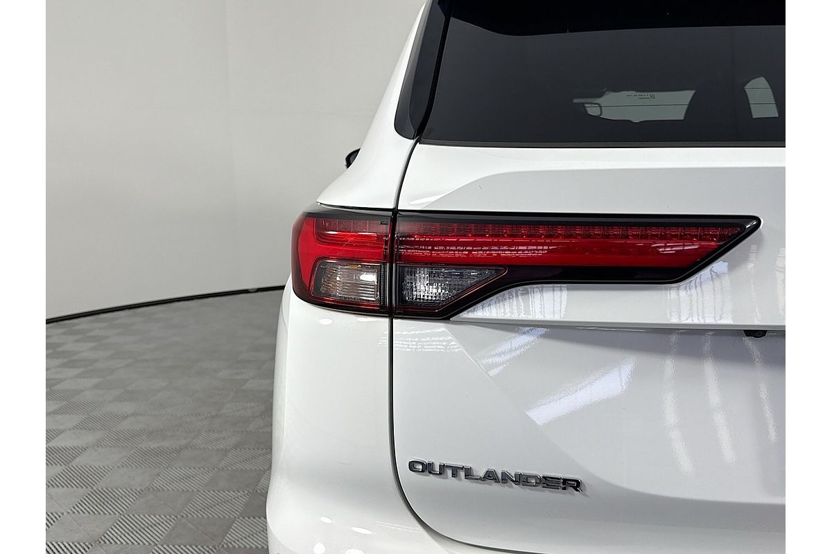 2024 Mitsubishi Outlander LS ZM