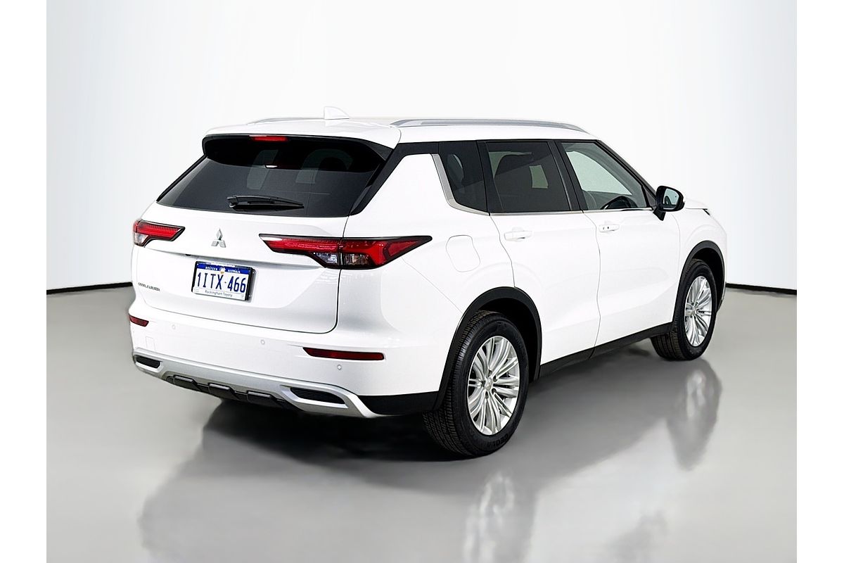 2024 Mitsubishi Outlander LS ZM