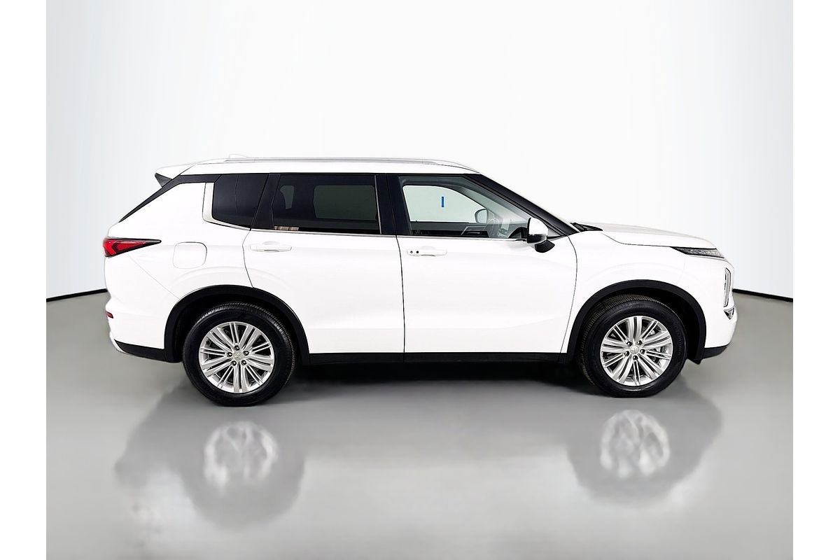 2024 Mitsubishi Outlander LS ZM