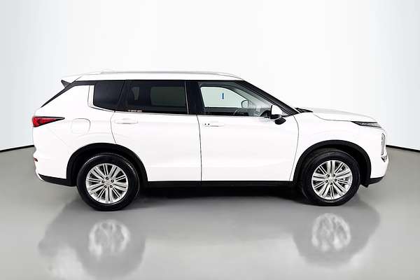 2024 Mitsubishi Outlander LS ZM