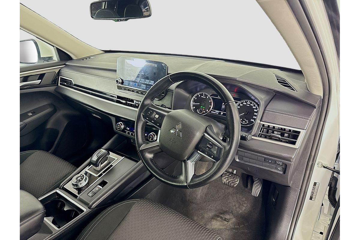 2024 Mitsubishi Outlander LS ZM