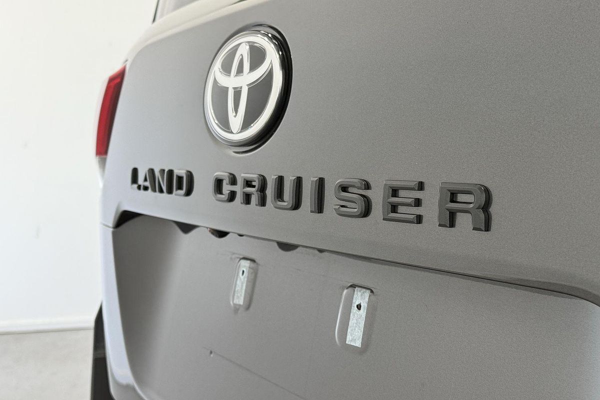 2023 Toyota Landcruiser GR Sport FJA300R