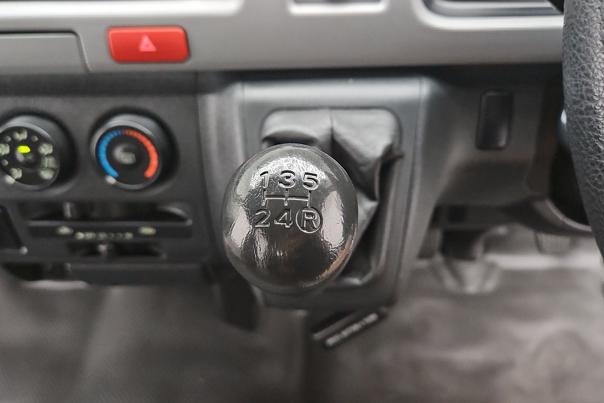 2006 Toyota Hiace Commuter TRH223R ELWB High Roof