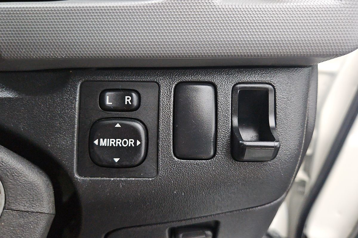 2006 Toyota Hiace Commuter TRH223R ELWB High Roof