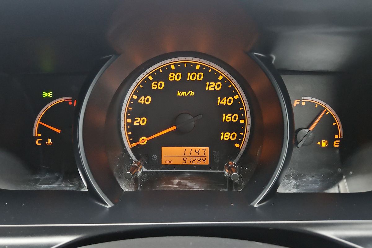 2006 Toyota Hiace Commuter TRH223R ELWB High Roof