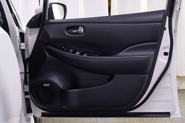 2023 Nissan LEAF ZE1