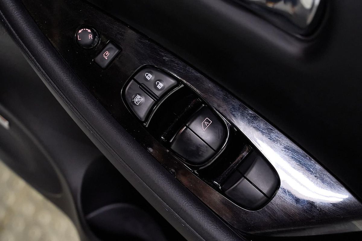 2023 Nissan LEAF ZE1